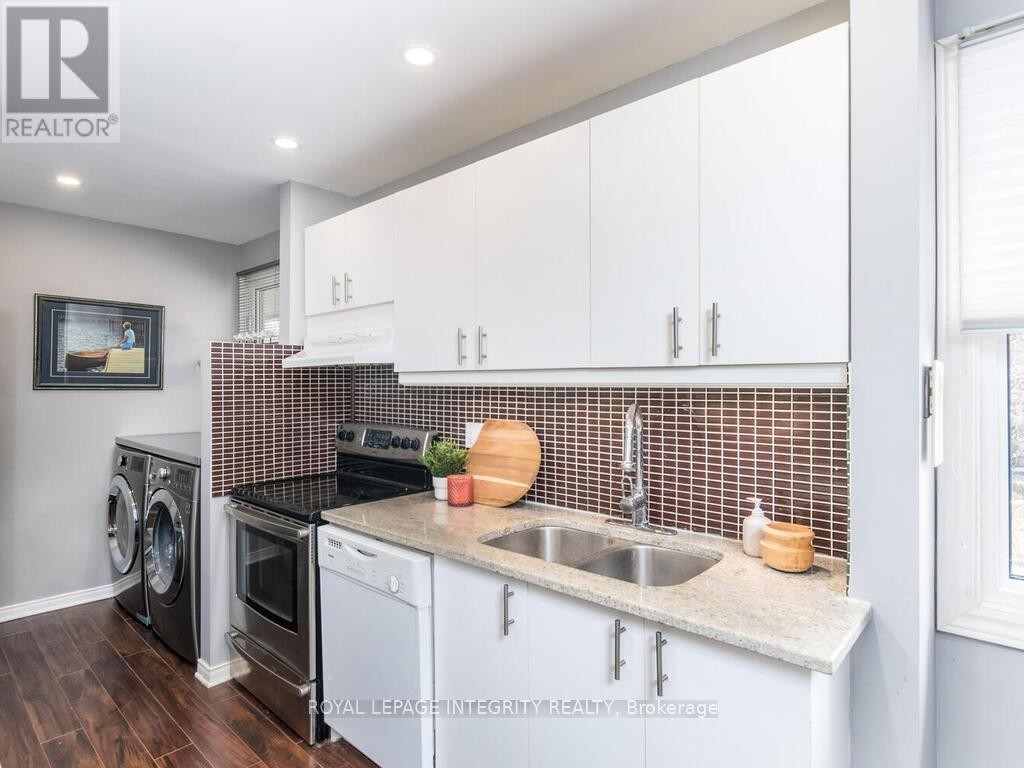 












27 - 655 RICHMOND ROAD

,
Ottawa,




Ontario
K2A3Y3


