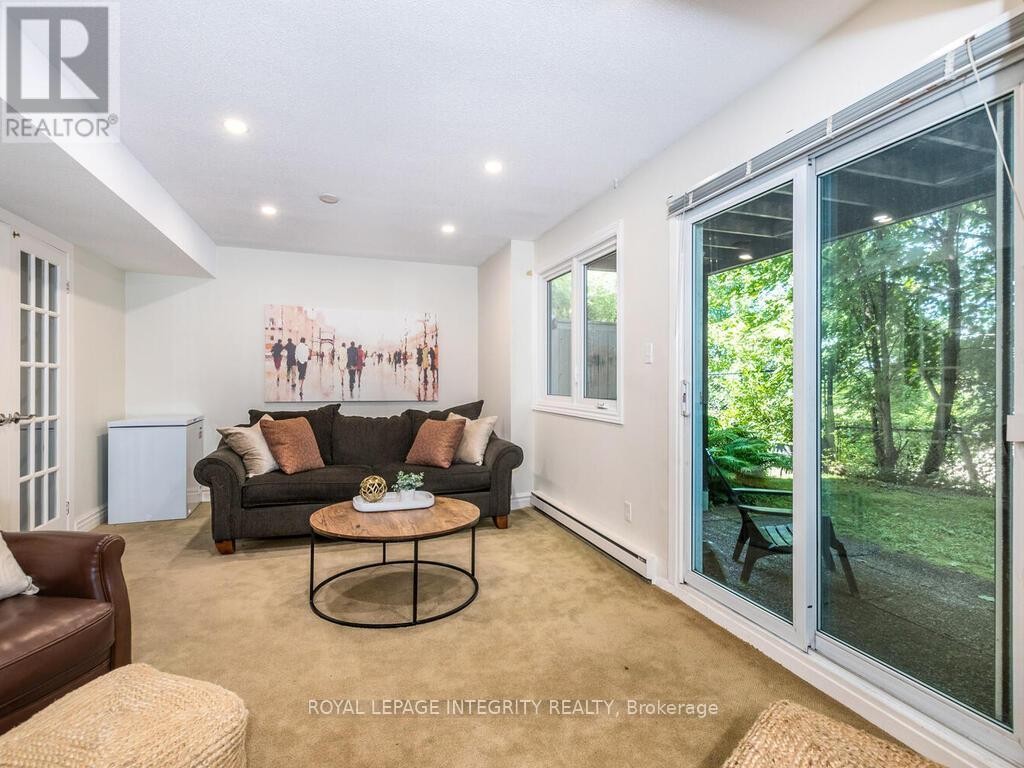 












27 - 655 RICHMOND ROAD

,
Ottawa,




Ontario
K2A3Y3


