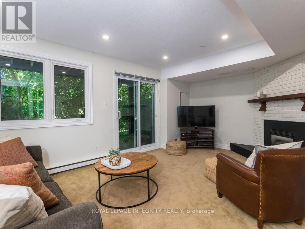 












27 - 655 RICHMOND ROAD

,
Ottawa,




Ontario
K2A3Y3

