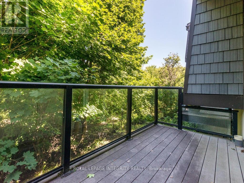 












27 - 655 RICHMOND ROAD

,
Ottawa,




Ontario
K2A3Y3

