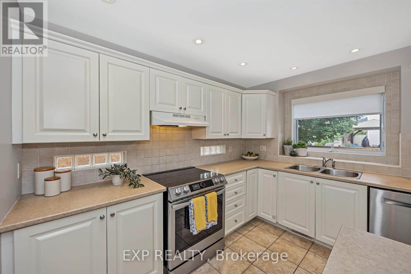 












3722 MOUNTAIN MEADOWS CRESCENT N

,
Ottawa,




Ontario
K1V1V7

