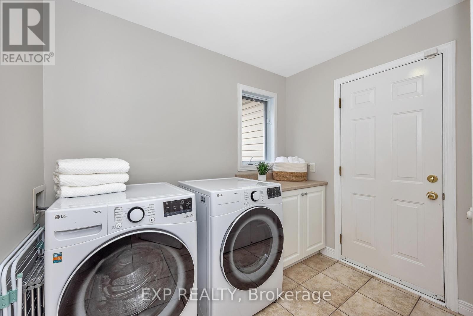 












3722 MOUNTAIN MEADOWS CRESCENT N

,
Ottawa,




Ontario
K1V1V7

