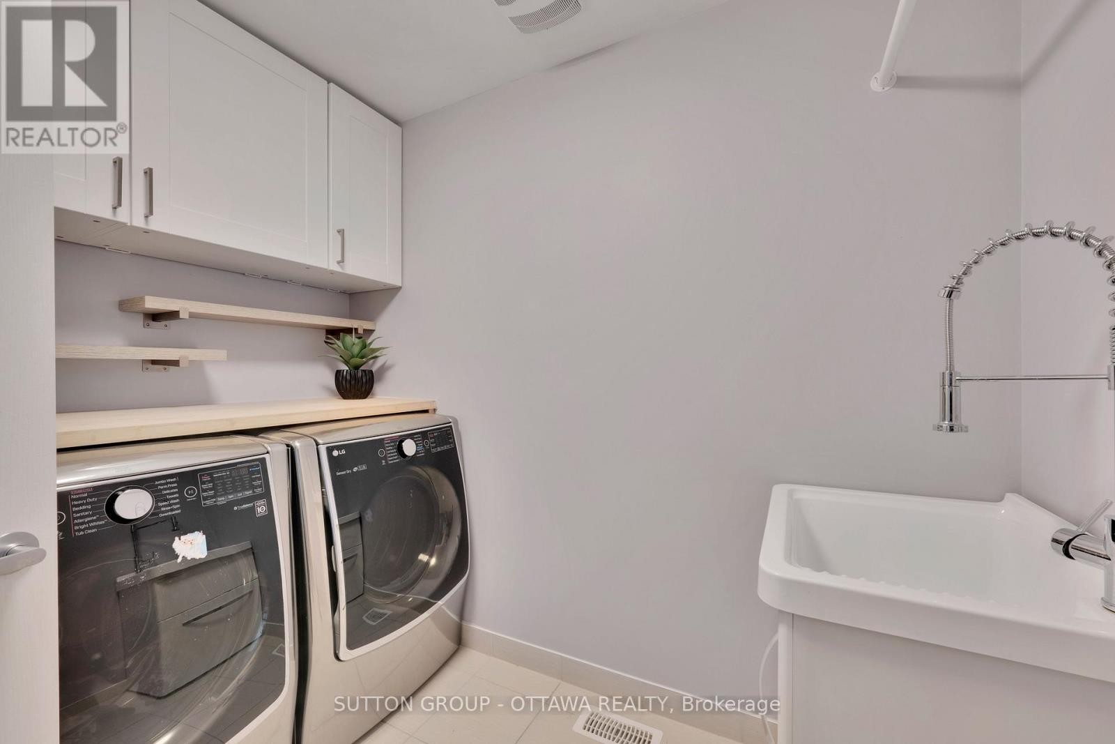 












156 ASPER TRAIL CIRCLE N

,
Ottawa,




Ontario
K2M2T6


