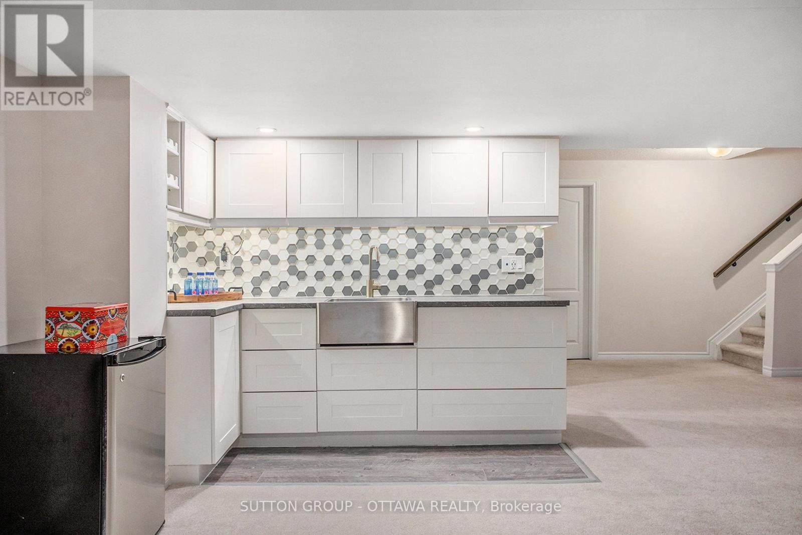 












156 ASPER TRAIL CIRCLE N

,
Ottawa,




Ontario
K2M2T6

