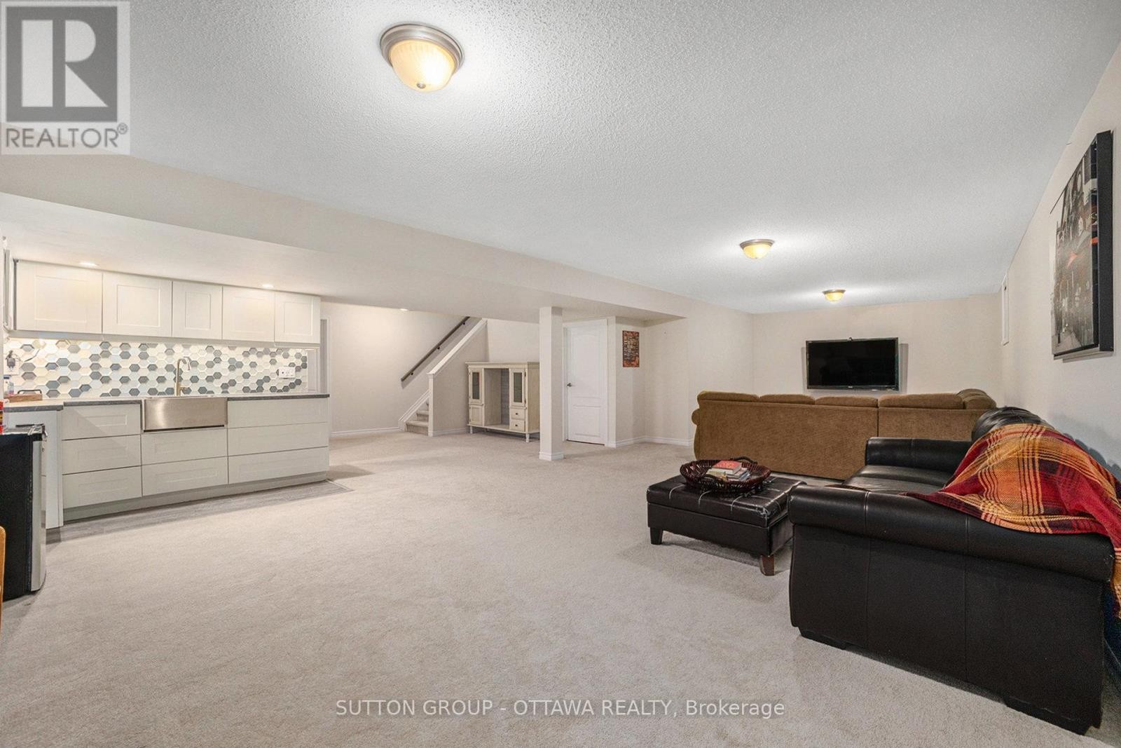 












156 ASPER TRAIL CIRCLE N

,
Ottawa,




Ontario
K2M2T6

