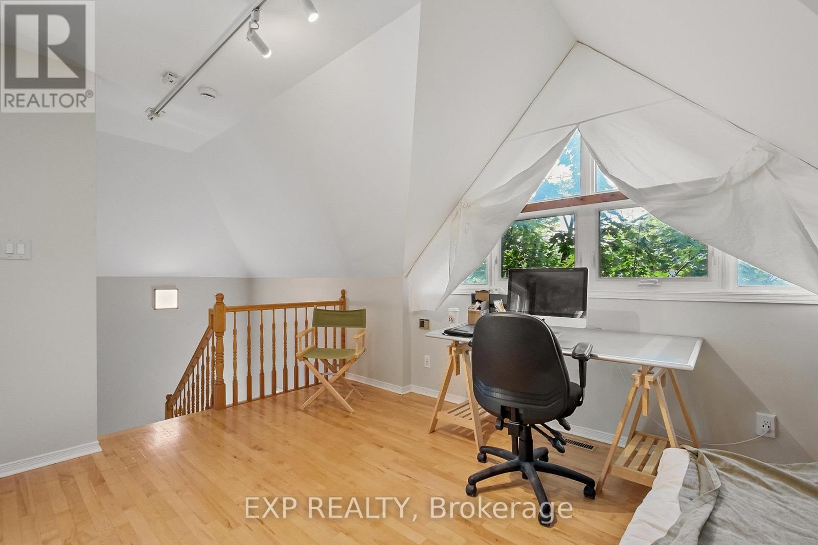 












489 SUNNYSIDE AVENUE

,
Ottawa,




Ontario
K1S0S8

