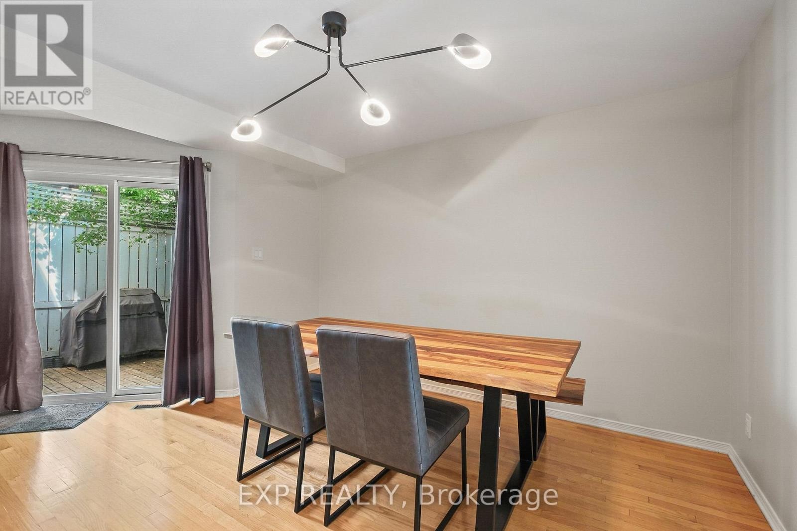 












489 SUNNYSIDE AVENUE

,
Ottawa,




Ontario
K1S0S8


