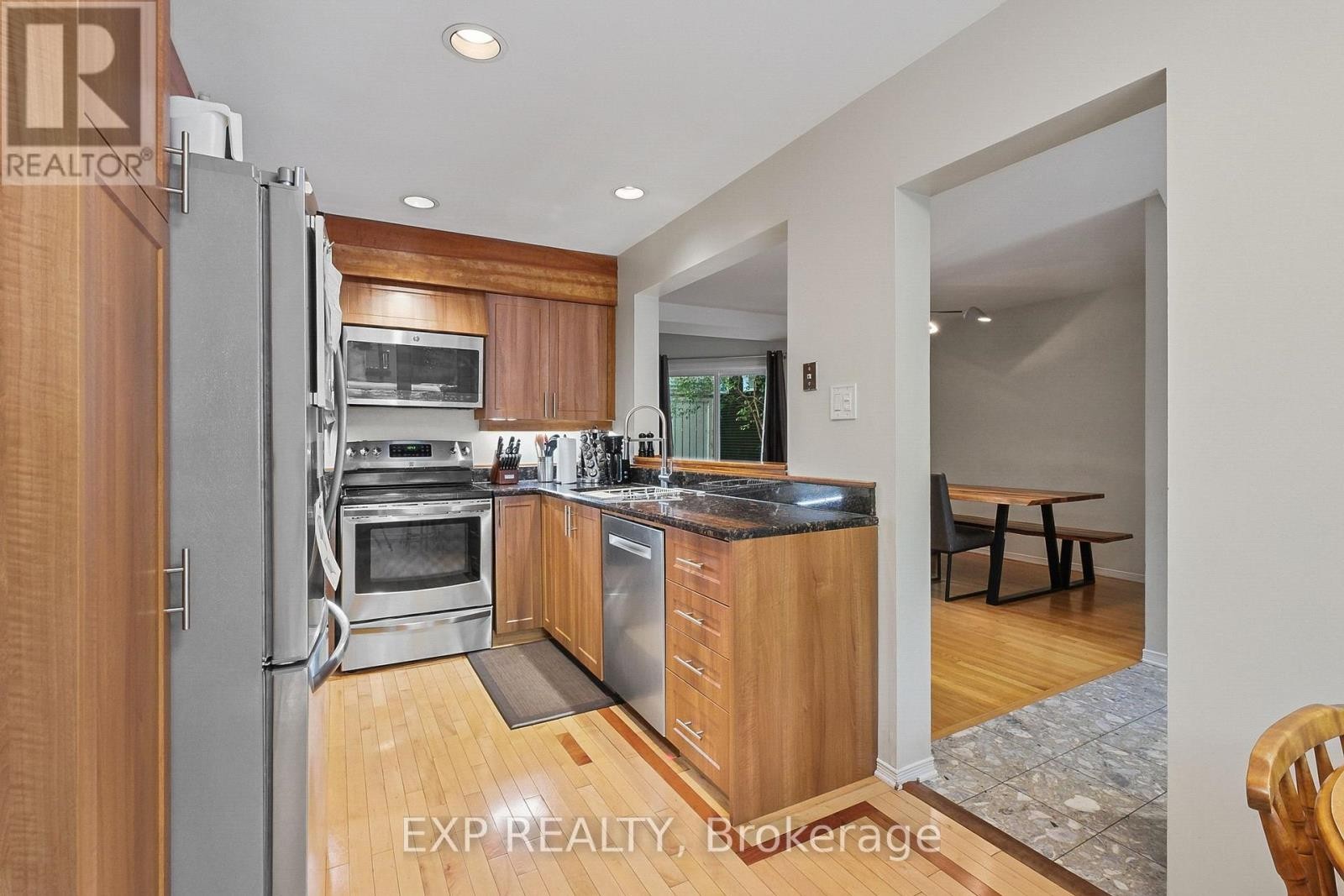 












489 SUNNYSIDE AVENUE

,
Ottawa,




Ontario
K1S0S8

