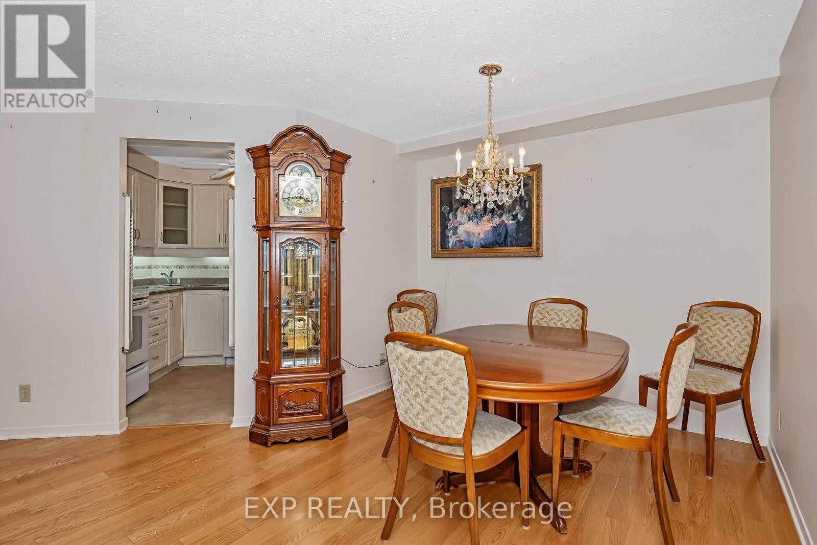 












712 - 80 SANDCASTLE DRIVE

,
Ottawa,




Ontario
K2H9E7

