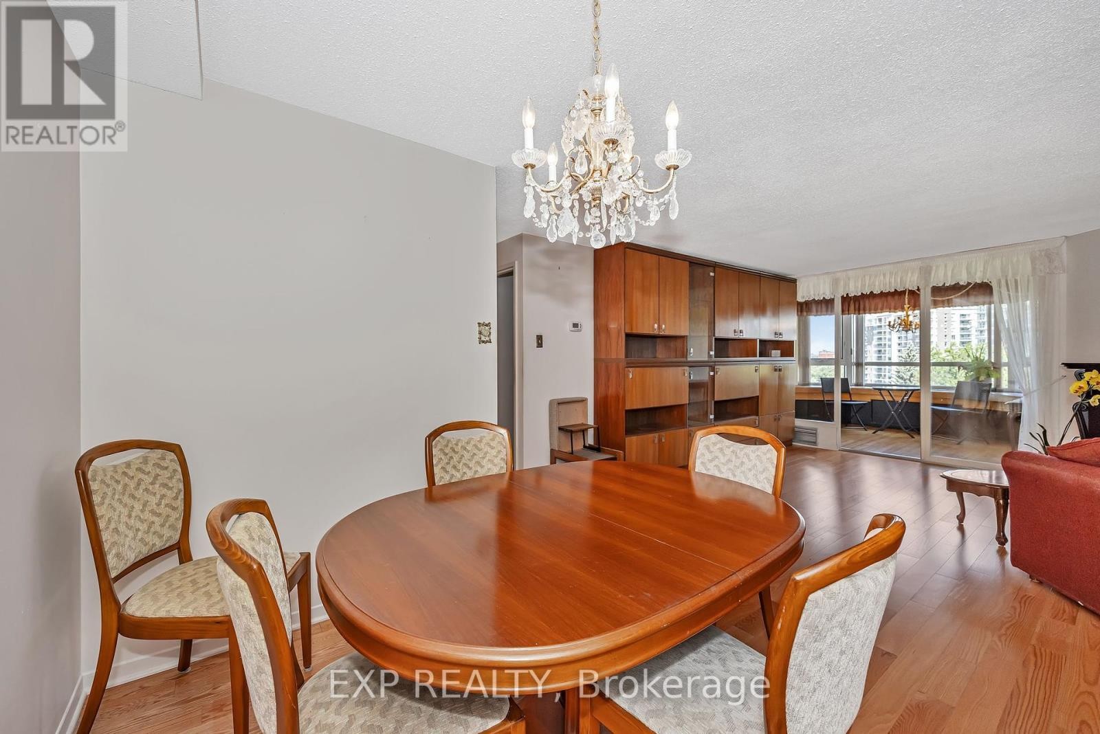 












712 - 80 SANDCASTLE DRIVE

,
Ottawa,




Ontario
K2H9E7

