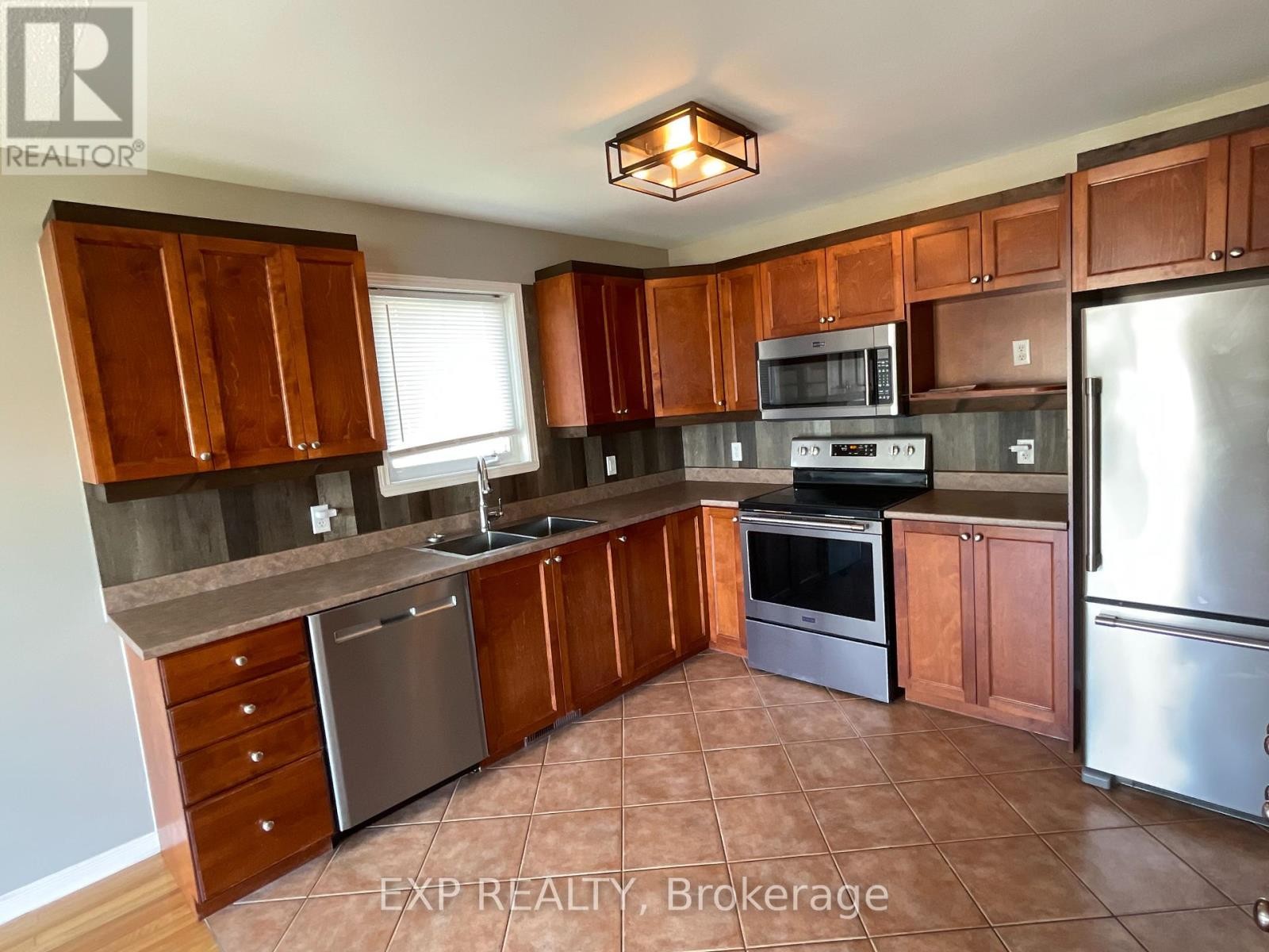 












2175 PATRICIA STREET

,
Clarence-Rockland,




Ontario
K4K1V8

