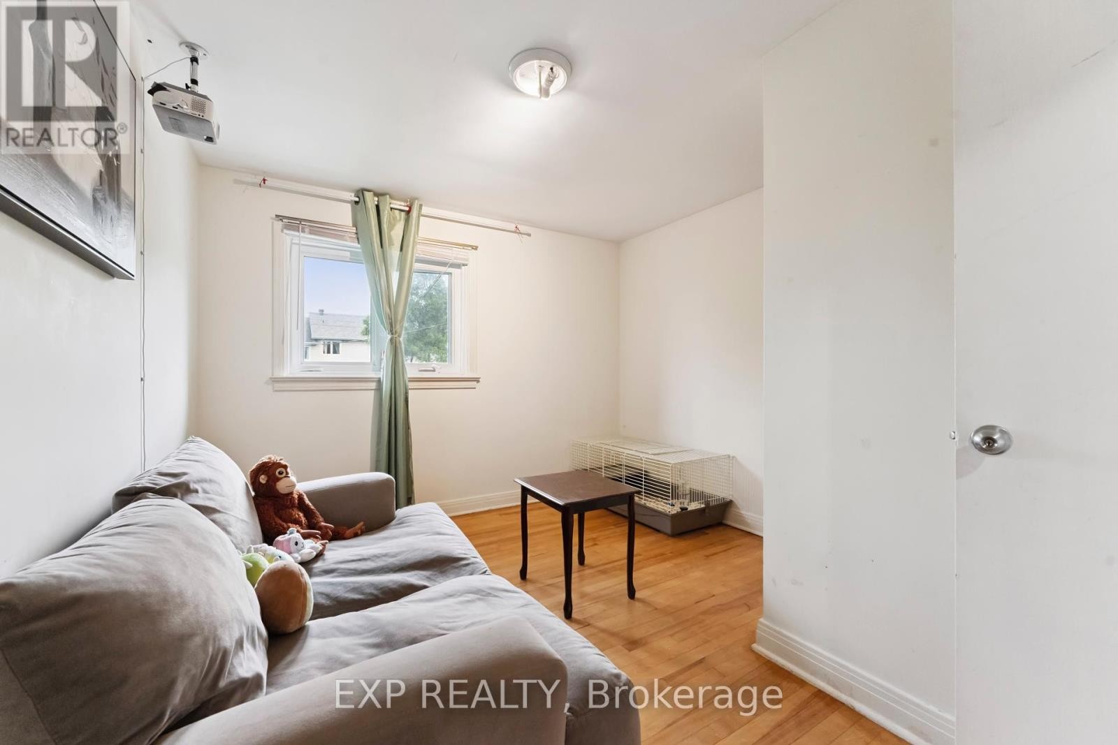 












1395 CALDWELL AVENUE

,
Ottawa,




Ontario
K1Z8L3

