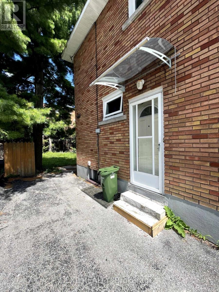 












1395 CALDWELL AVENUE

,
Ottawa,




Ontario
K1Z8L3

