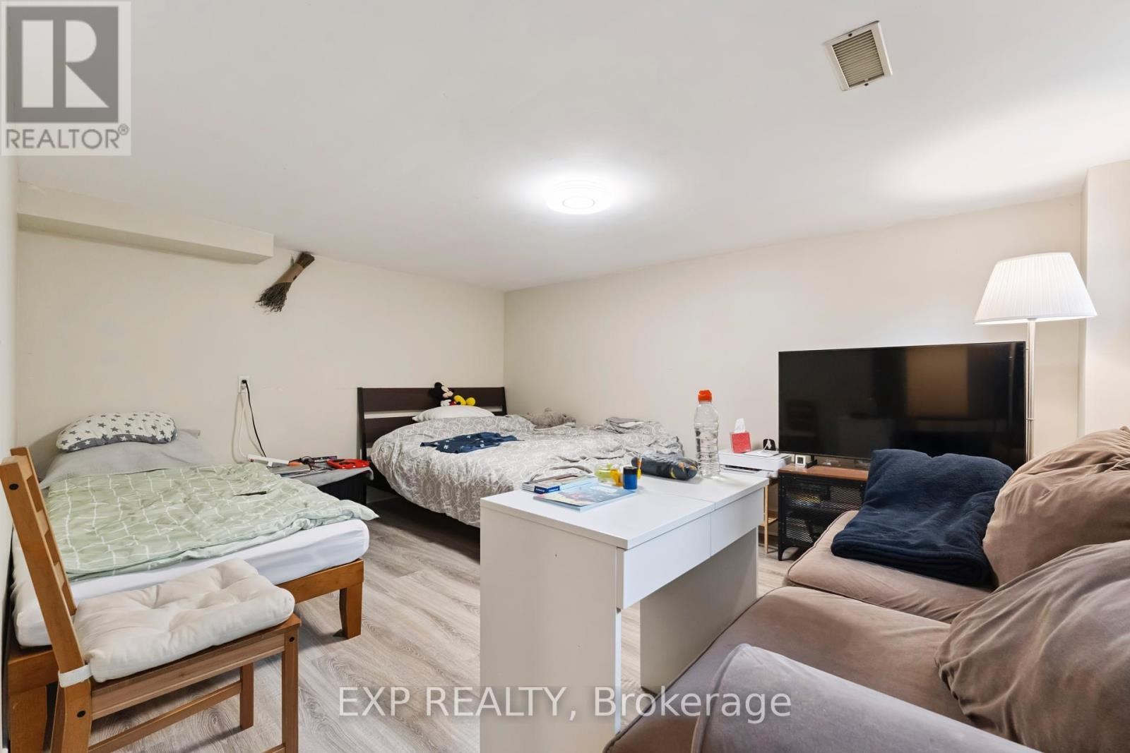 












1395 CALDWELL AVENUE

,
Ottawa,




Ontario
K1Z8L3

