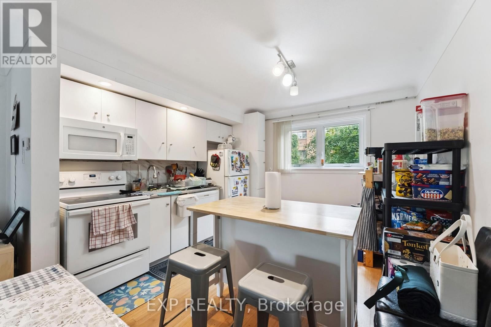 












1395 CALDWELL AVENUE

,
Ottawa,




Ontario
K1Z8L3

