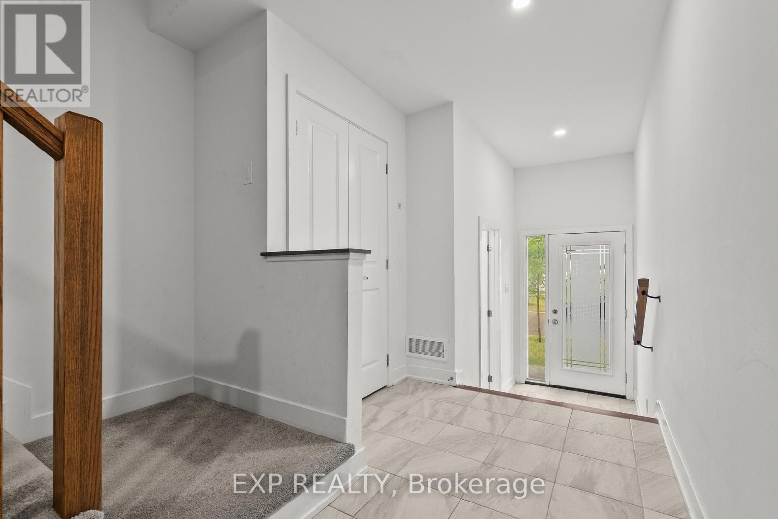 












870 ANCIANO CRESCENT

,
Ottawa,




Ontario
K2S2R8

