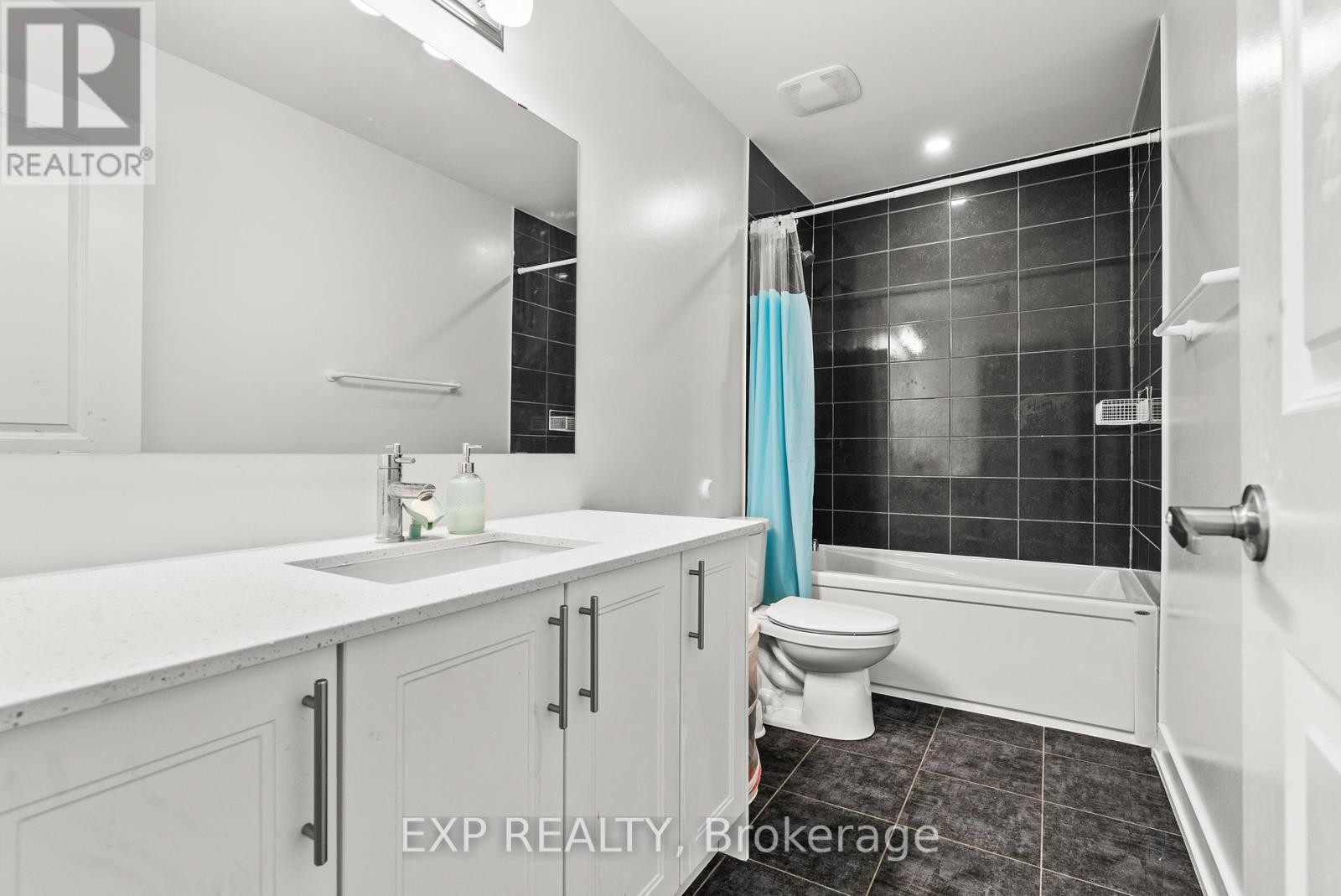 












870 ANCIANO CRESCENT

,
Ottawa,




Ontario
K2S2R8

