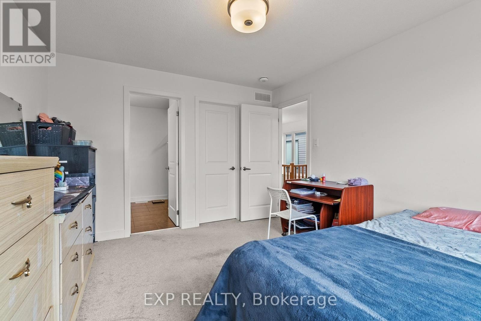 












870 ANCIANO CRESCENT

,
Ottawa,




Ontario
K2S2R8

