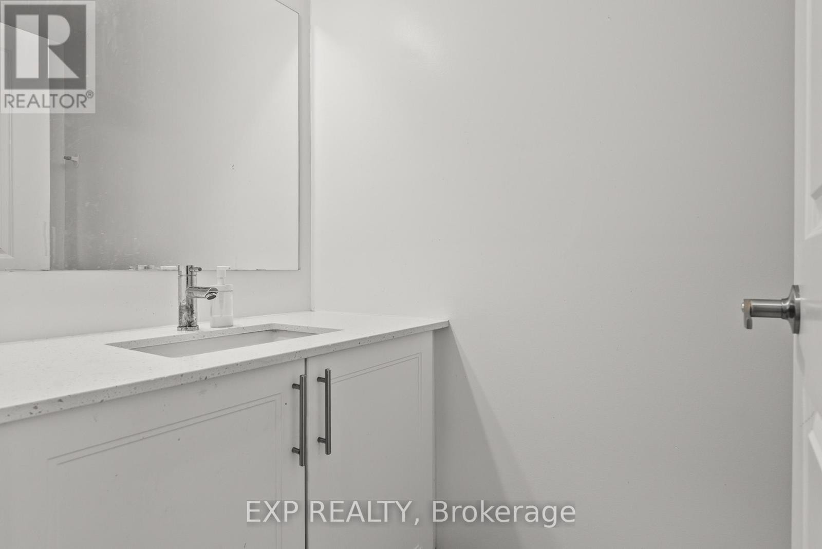 












870 ANCIANO CRESCENT

,
Ottawa,




Ontario
K2S2R8


