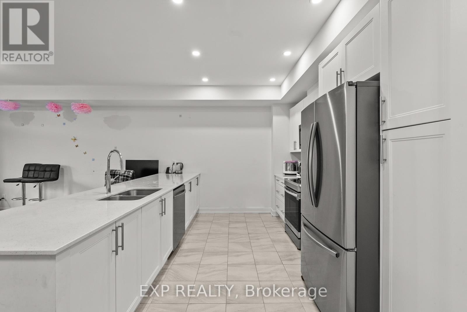 












870 ANCIANO CRESCENT

,
Ottawa,




Ontario
K2S2R8

