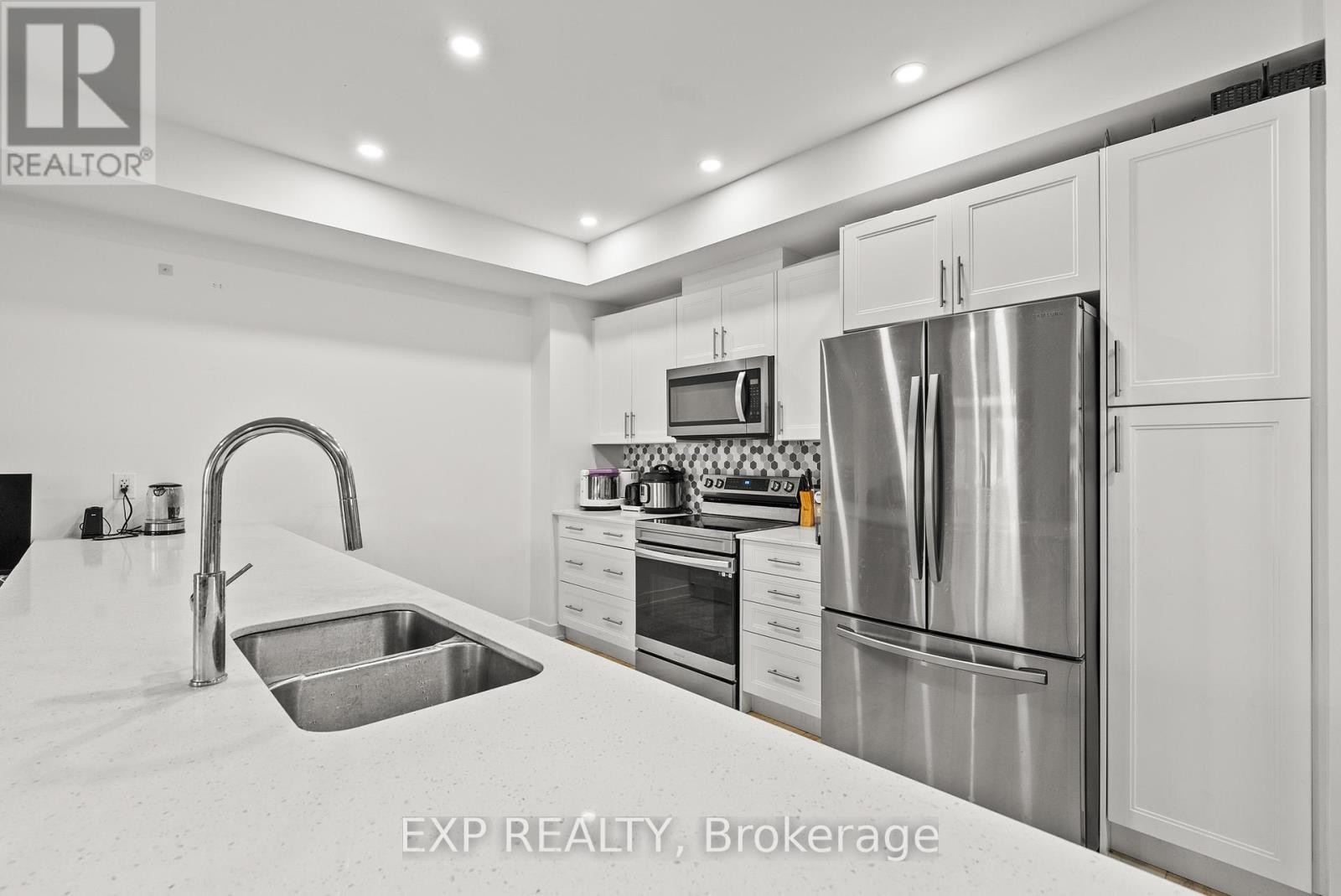 












870 ANCIANO CRESCENT

,
Ottawa,




Ontario
K2S2R8

