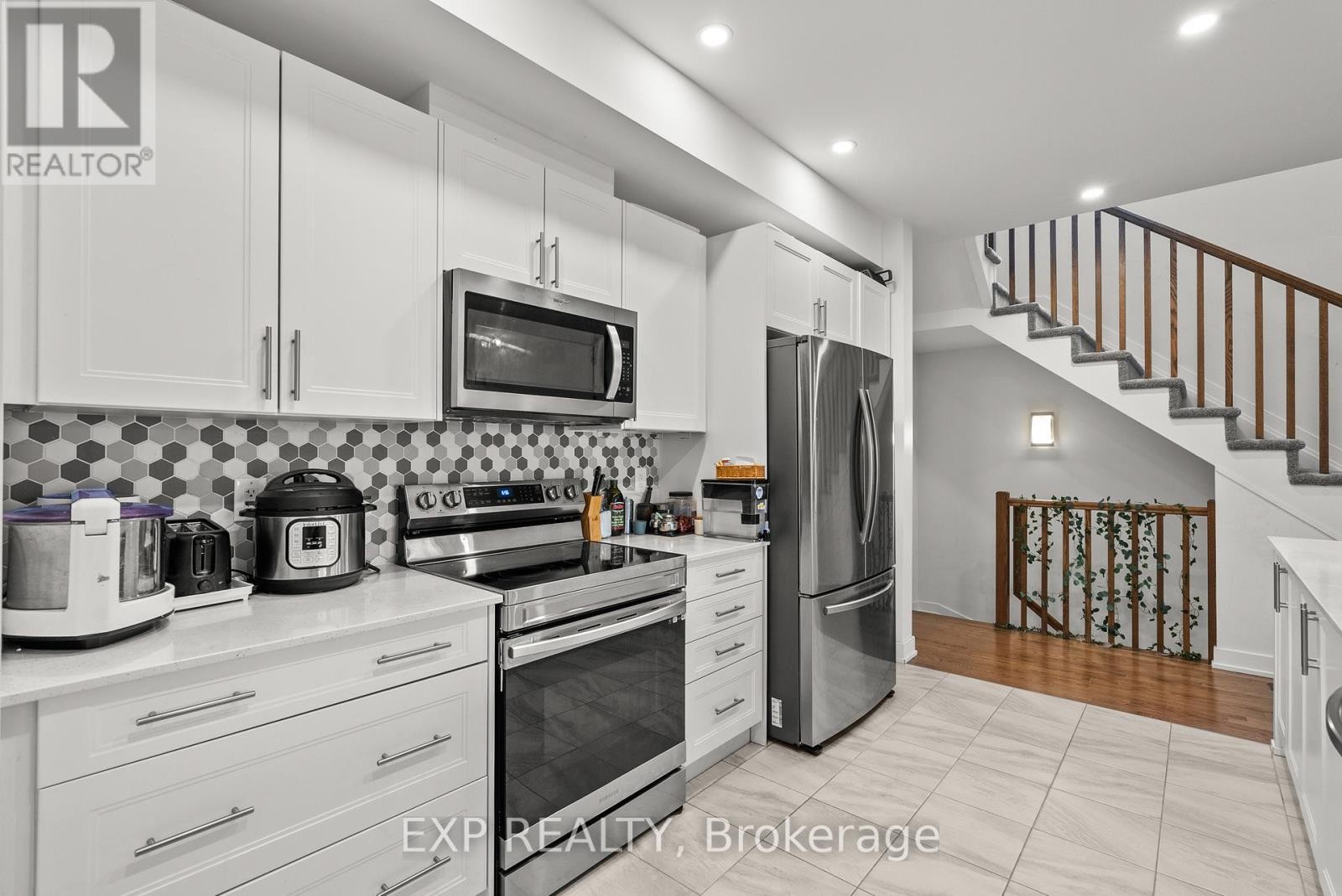 












870 ANCIANO CRESCENT

,
Ottawa,




Ontario
K2S2R8

