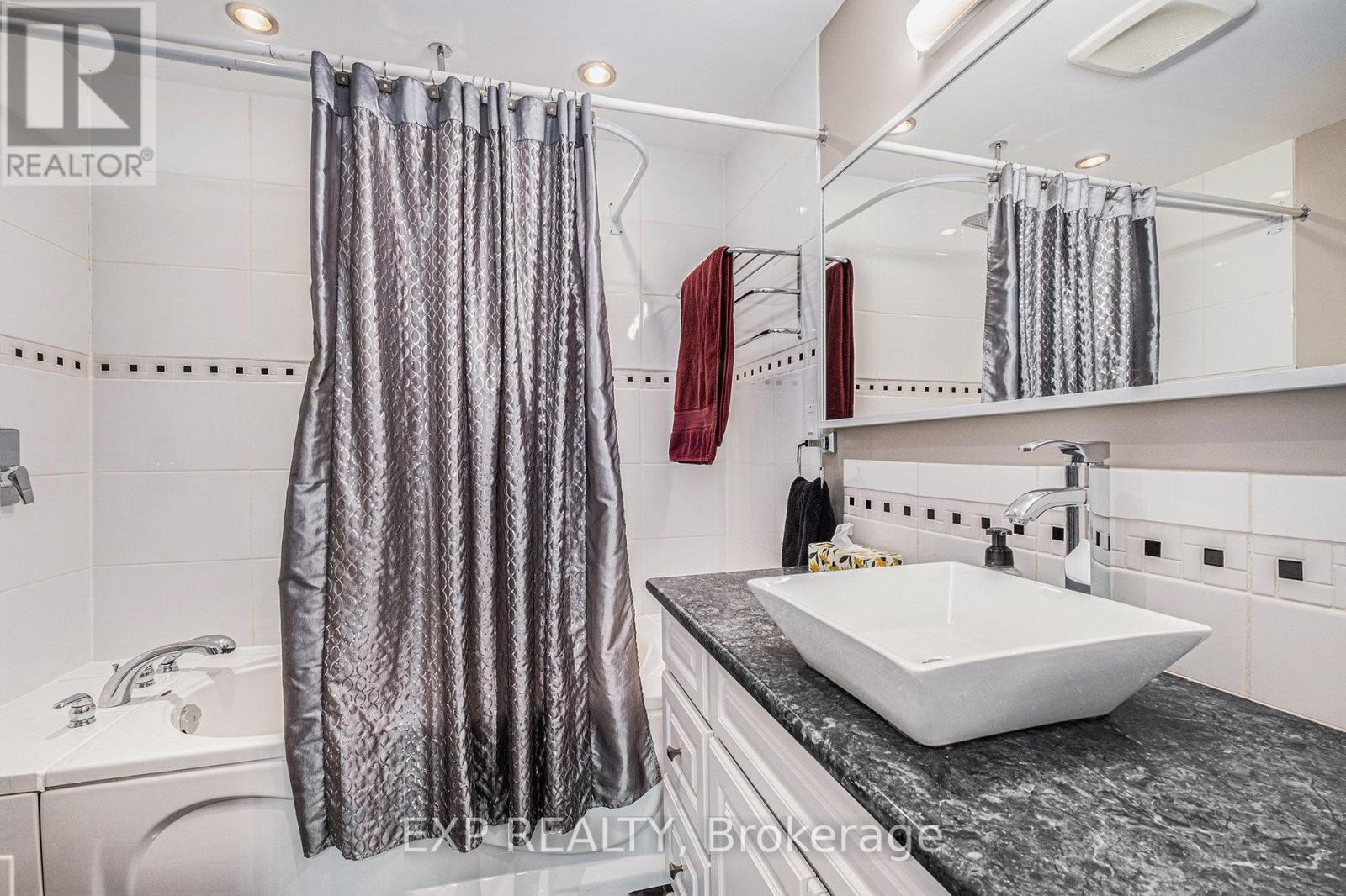 












25 COCKBURN STREET

,
Ottawa,




Ontario
K0A2Z0

