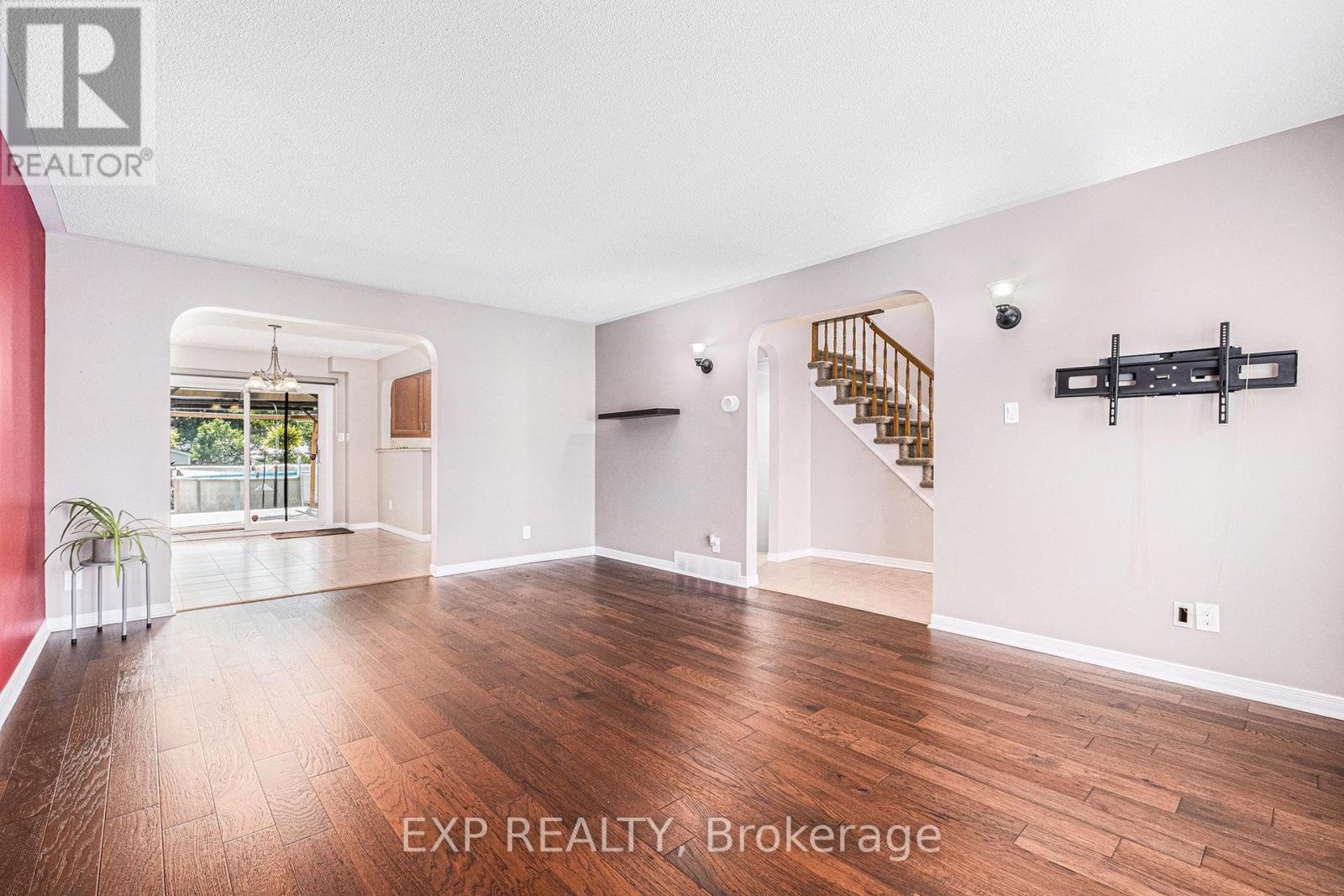 












25 COCKBURN STREET

,
Ottawa,




Ontario
K0A2Z0

