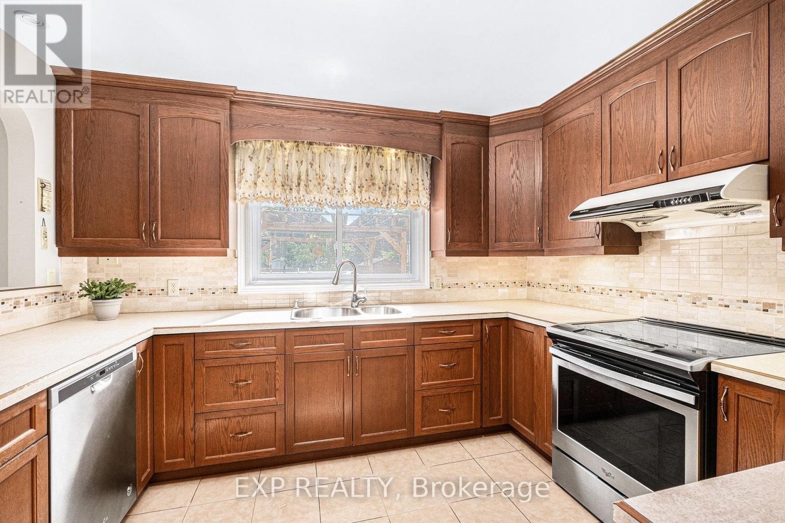 












25 COCKBURN STREET

,
Ottawa,




Ontario
K0A2Z0

