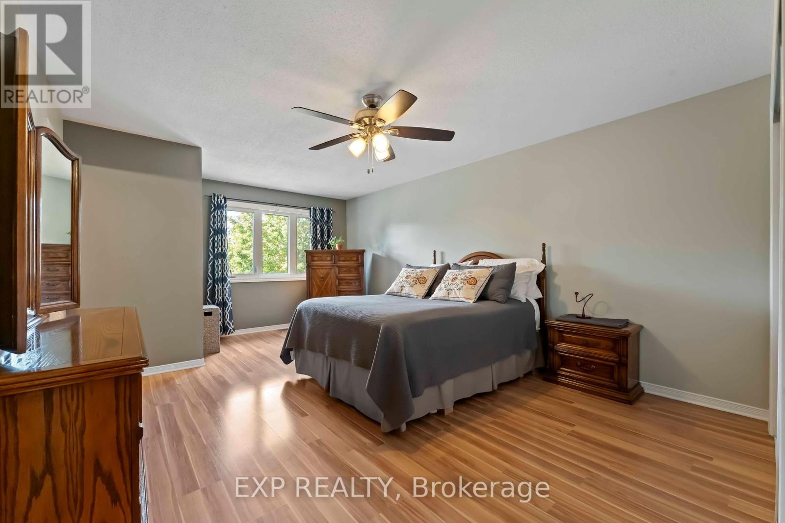 












84 ROYAL OAK COURT

,
Ottawa,




Ontario
K1T3P1


