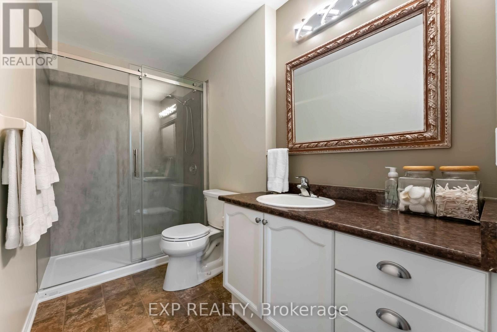 












84 ROYAL OAK COURT

,
Ottawa,




Ontario
K1T3P1

