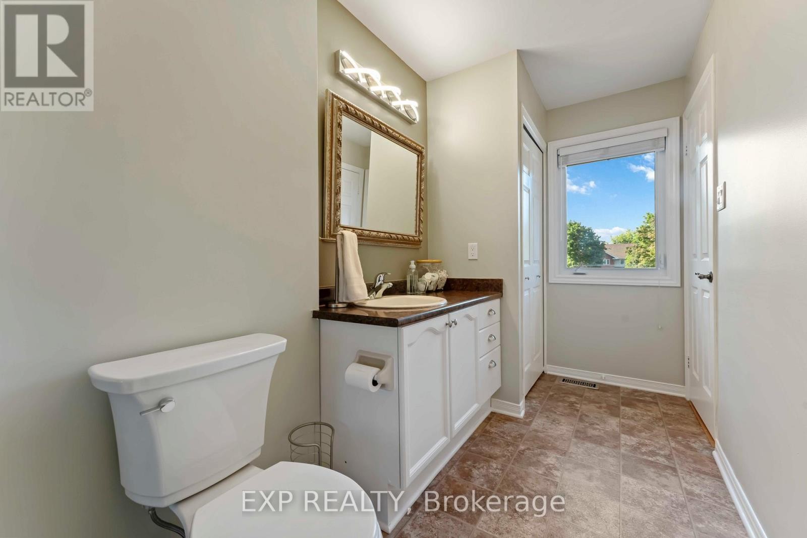 












84 ROYAL OAK COURT

,
Ottawa,




Ontario
K1T3P1

