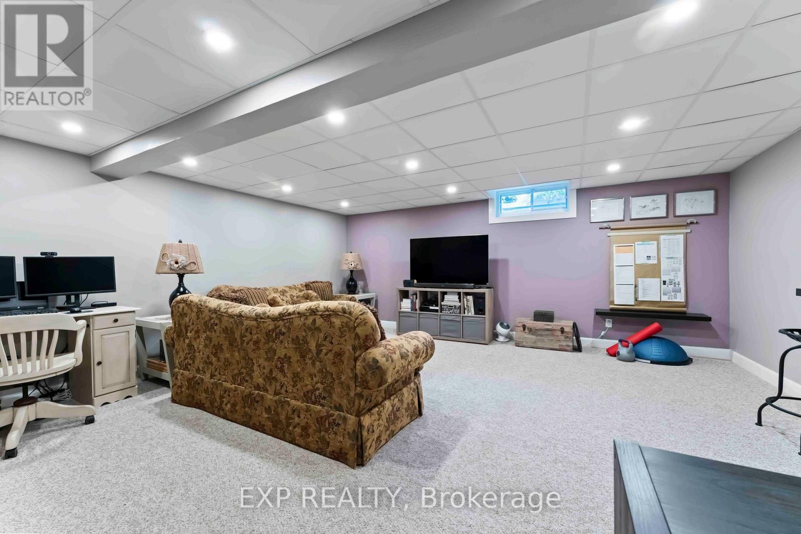 












84 ROYAL OAK COURT

,
Ottawa,




Ontario
K1T3P1

