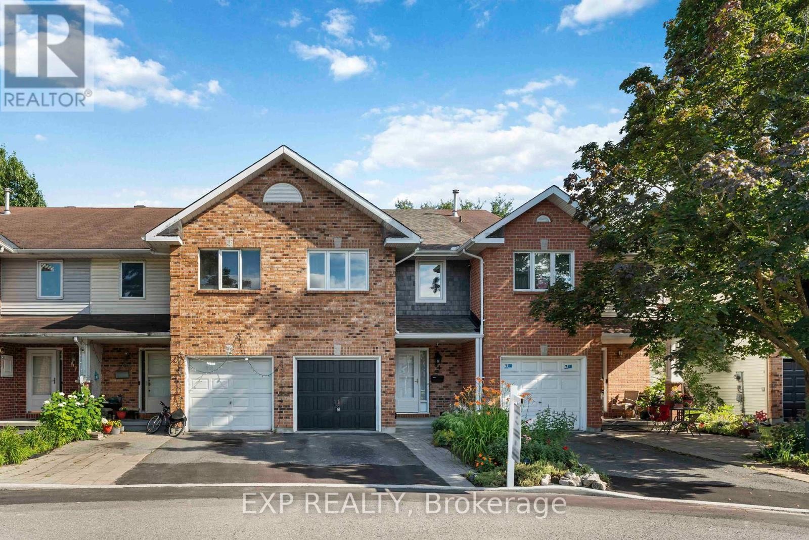 












84 ROYAL OAK COURT

,
Ottawa,




Ontario
K1T3P1

