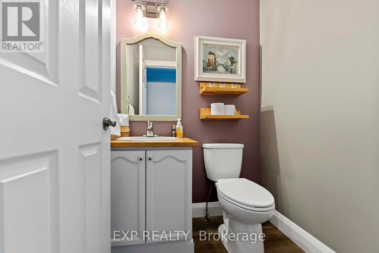 












84 ROYAL OAK COURT

,
Ottawa,




Ontario
K1T3P1


