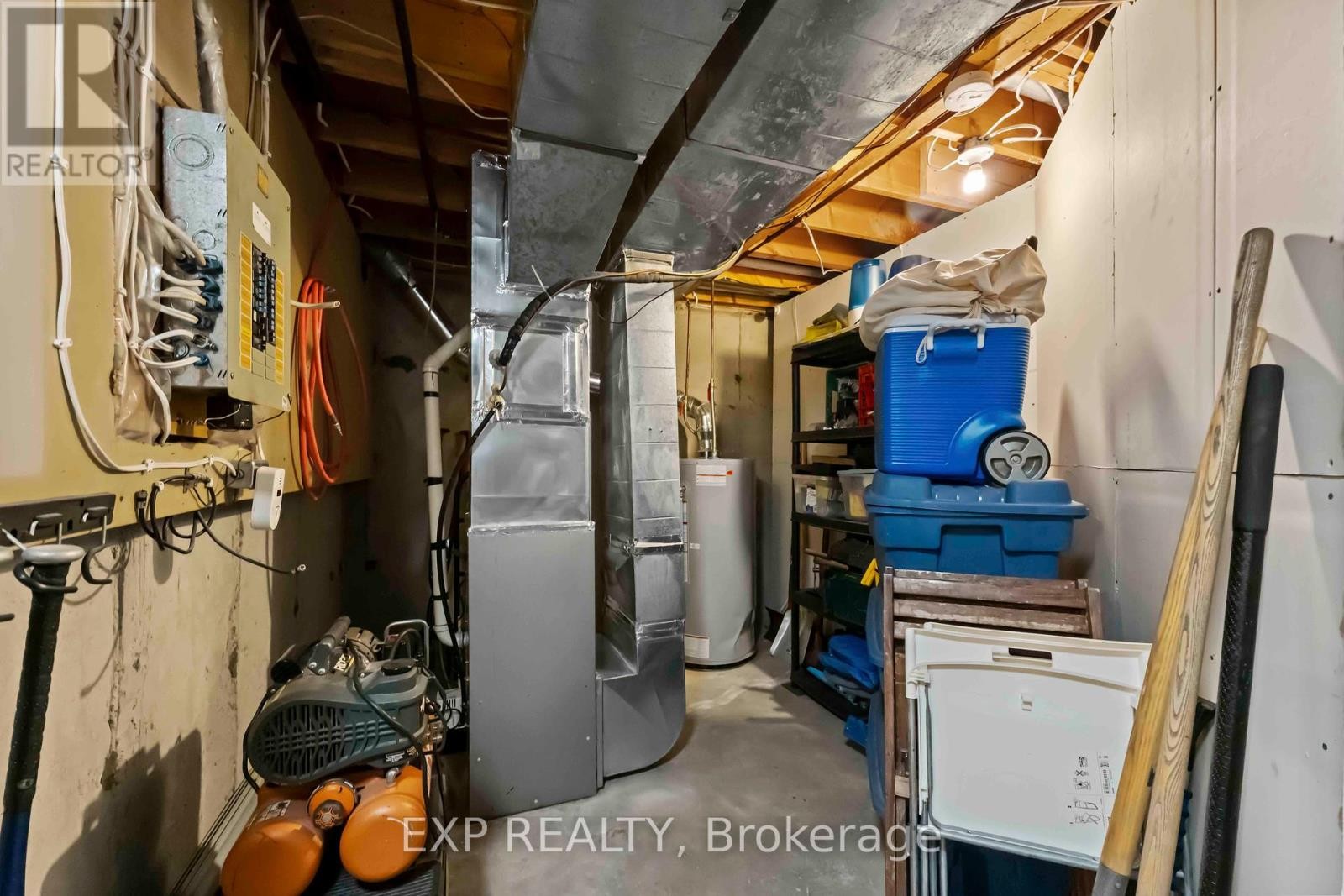 












84 ROYAL OAK COURT

,
Ottawa,




Ontario
K1T3P1

