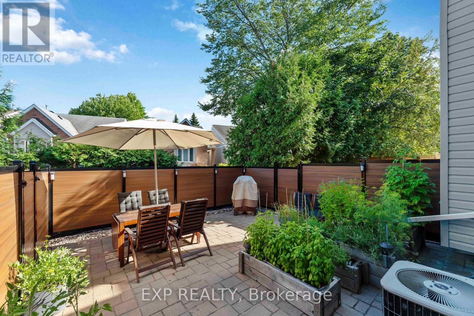 












84 ROYAL OAK COURT

,
Ottawa,




Ontario
K1T3P1


