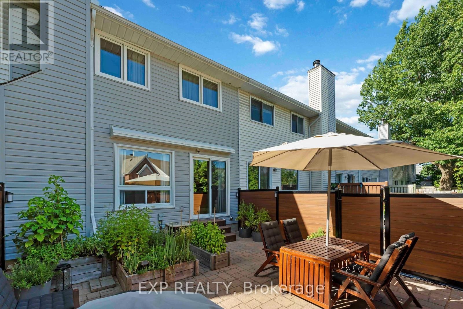 












84 ROYAL OAK COURT

,
Ottawa,




Ontario
K1T3P1

