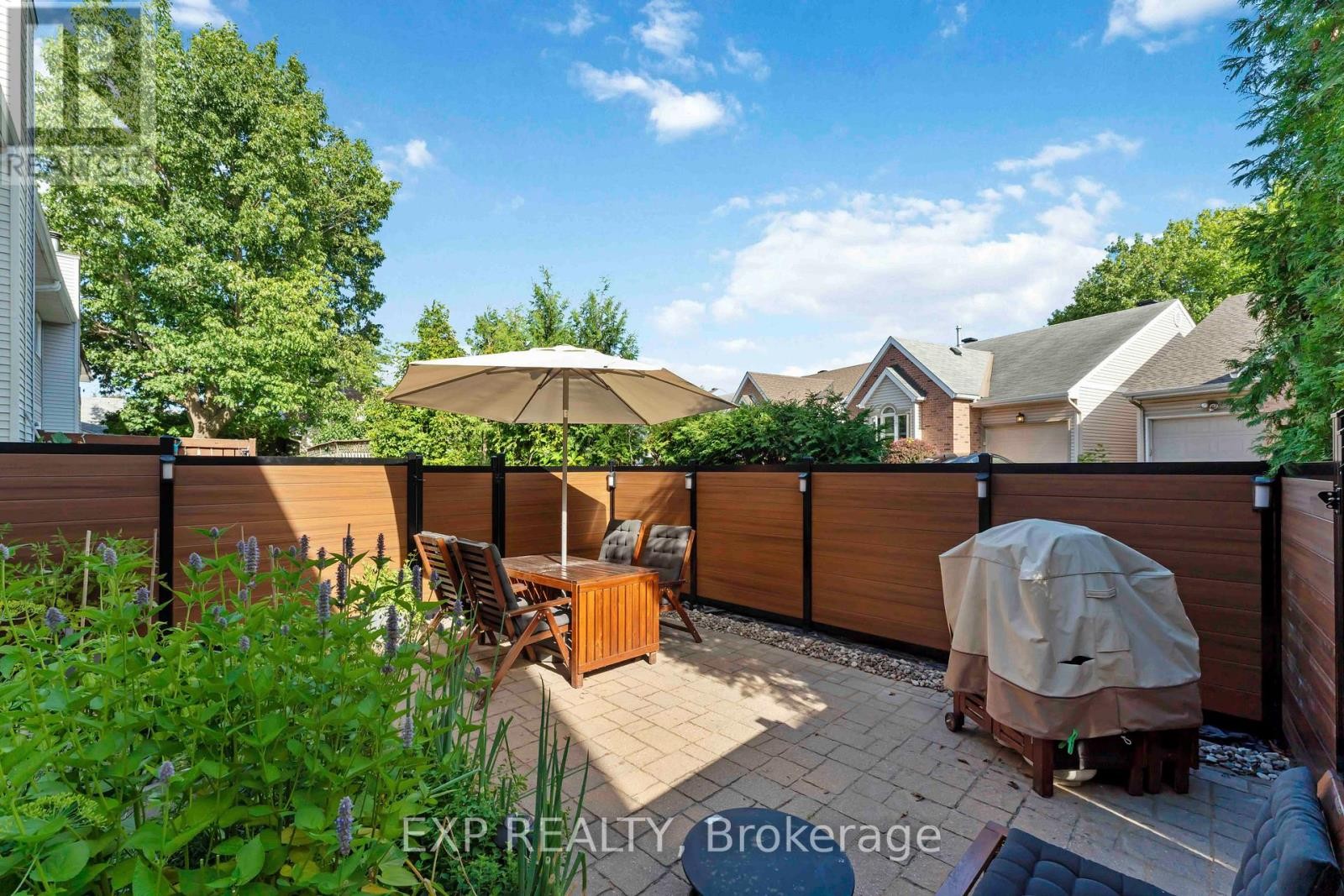 












84 ROYAL OAK COURT

,
Ottawa,




Ontario
K1T3P1


