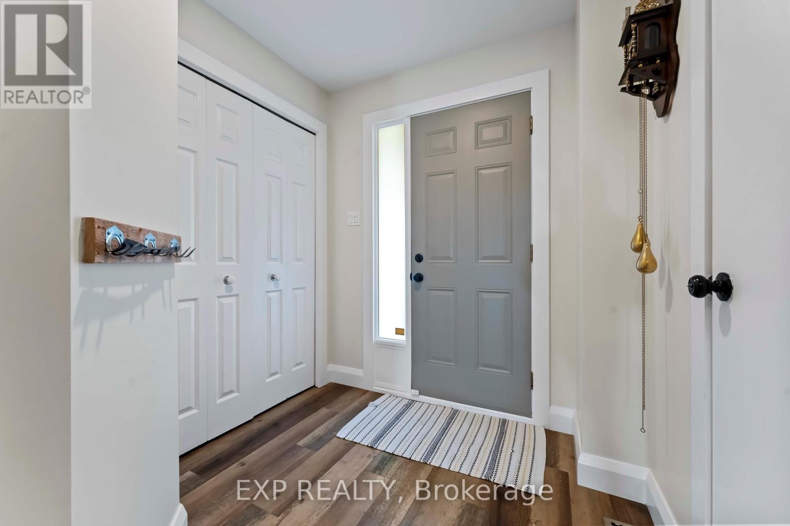 












84 ROYAL OAK COURT

,
Ottawa,




Ontario
K1T3P1


