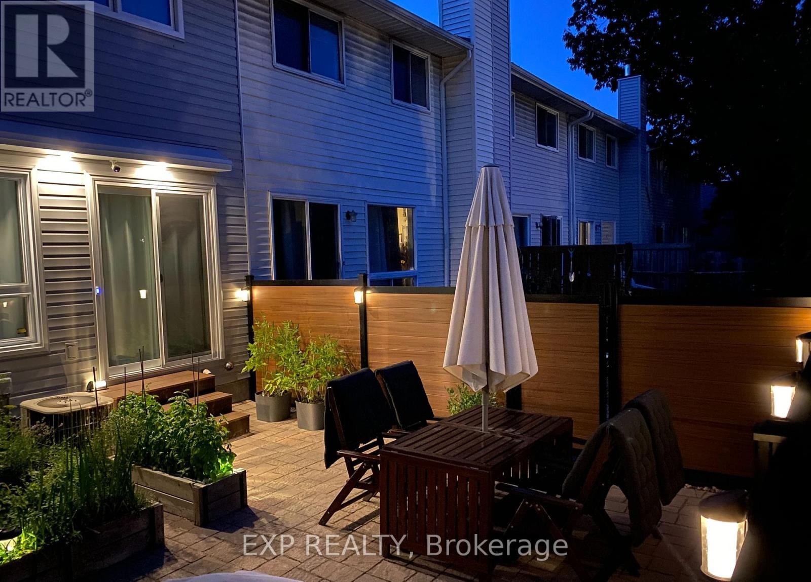 












84 ROYAL OAK COURT

,
Ottawa,




Ontario
K1T3P1

