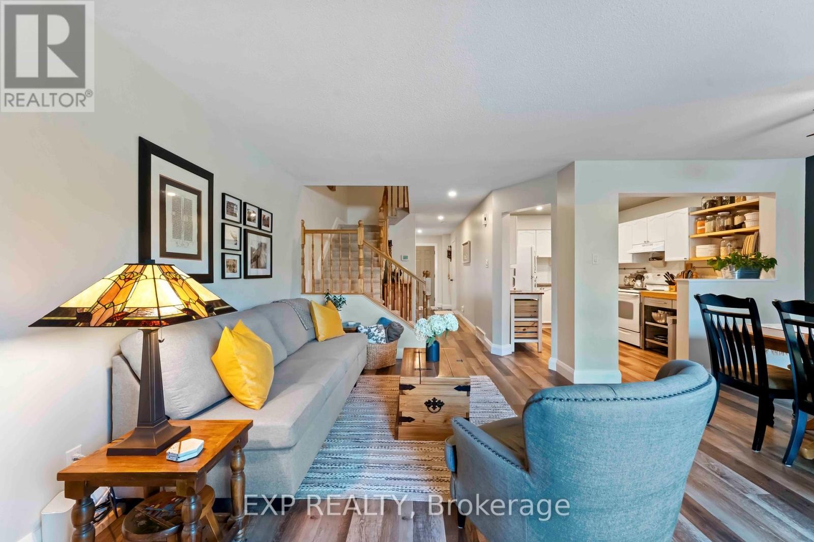 












84 ROYAL OAK COURT

,
Ottawa,




Ontario
K1T3P1

