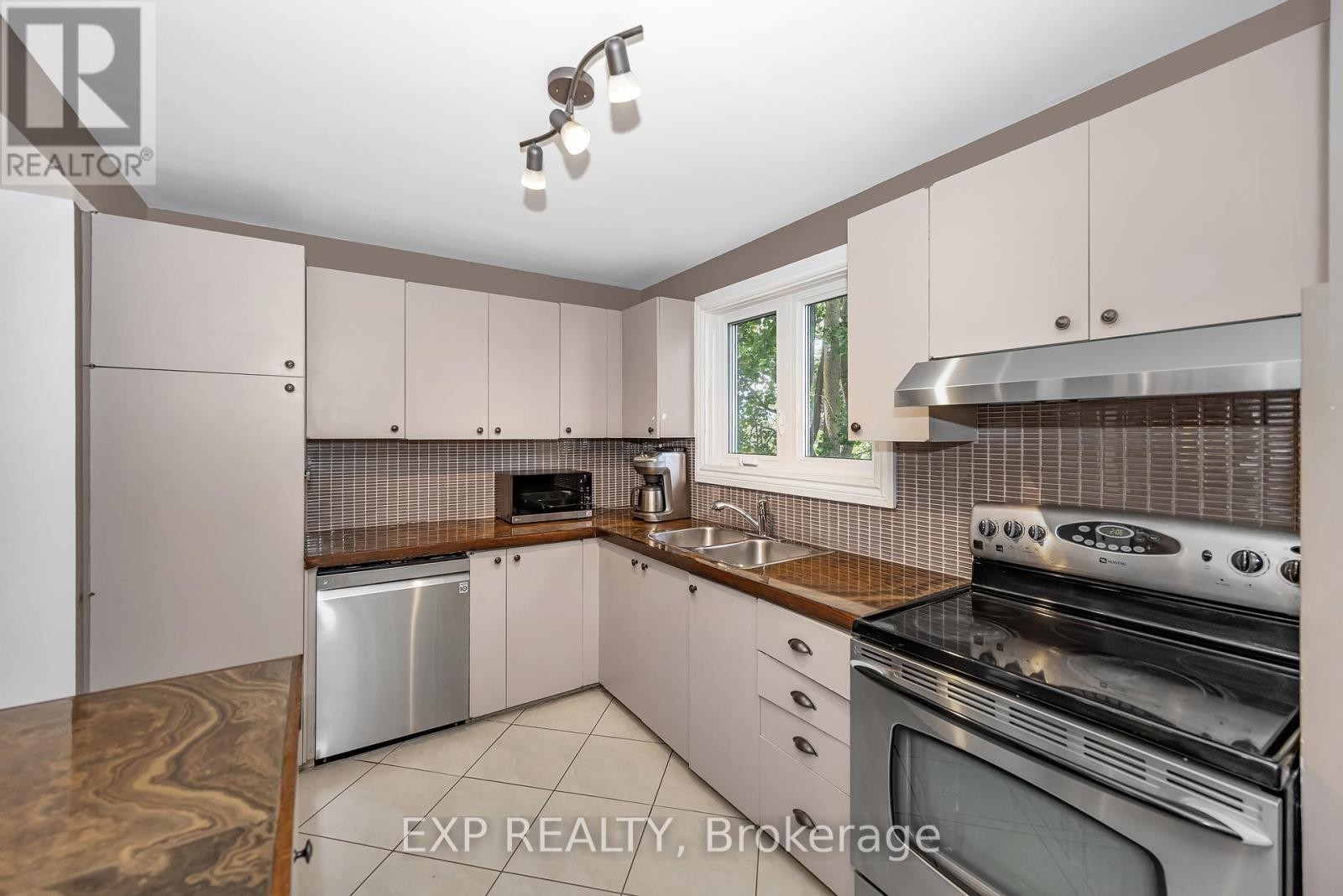 












47 - 2300 OGILVIE ROAD

,
Ottawa,




Ontario
K1J7X8

