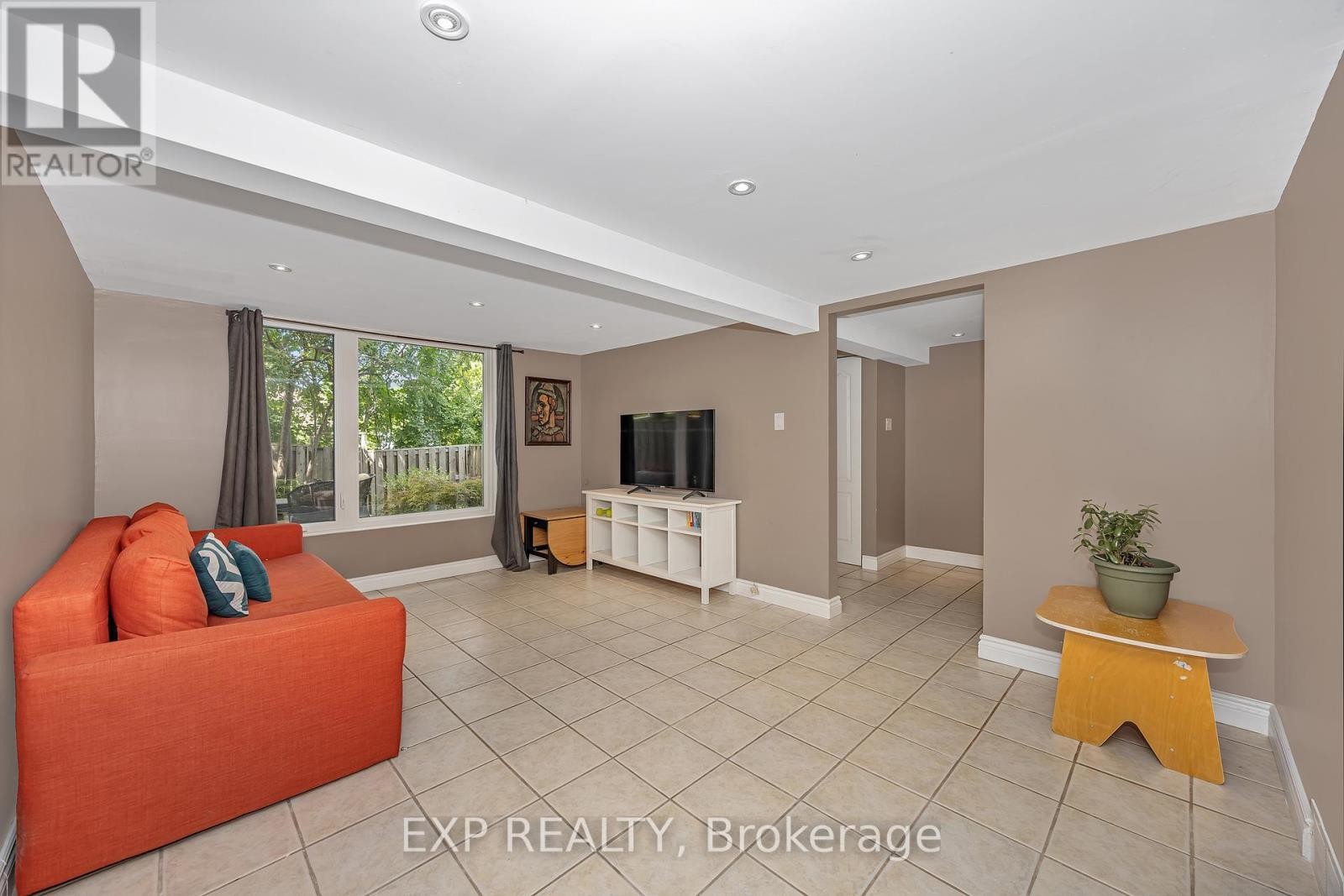 












47 - 2300 OGILVIE ROAD

,
Ottawa,




Ontario
K1J7X8

