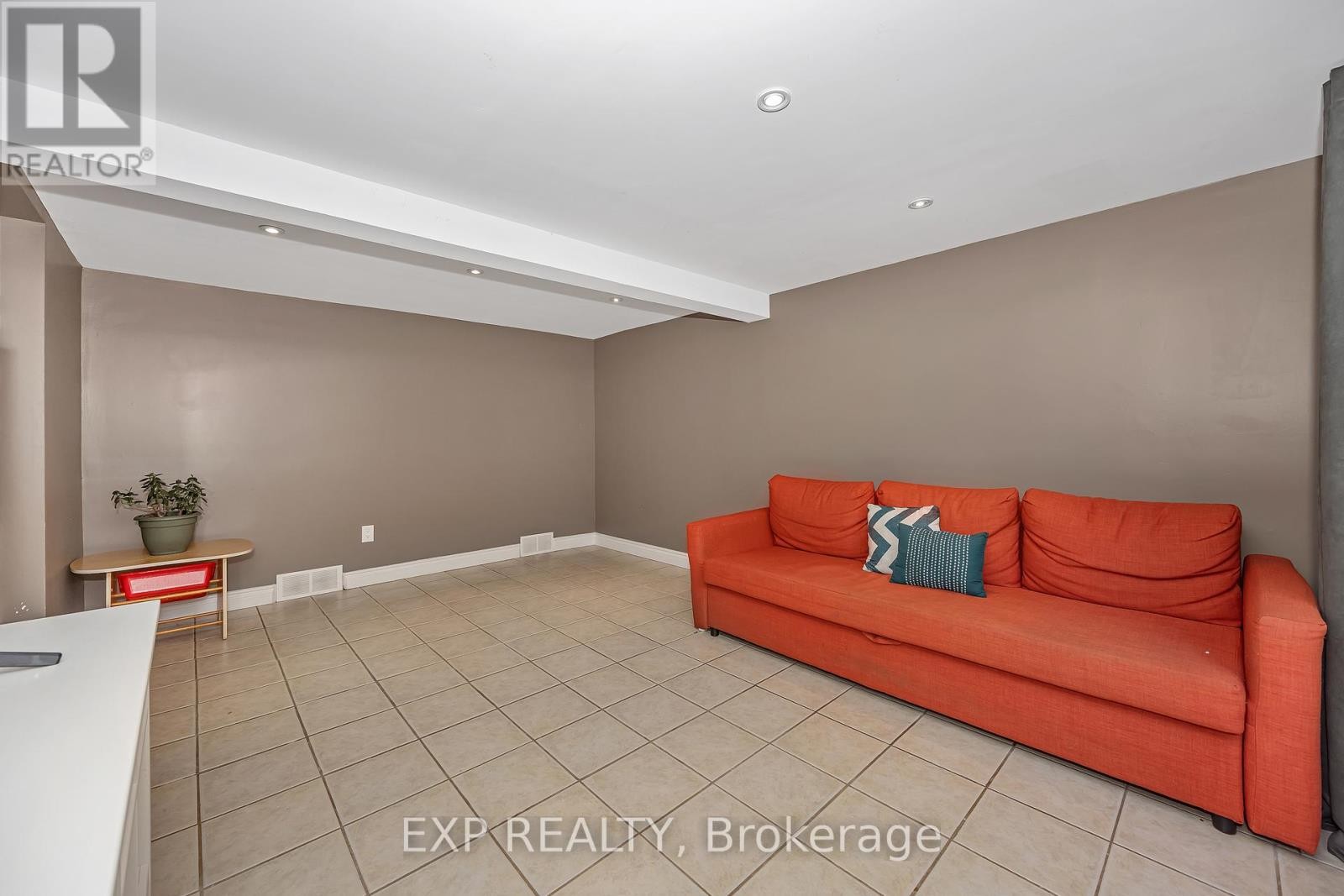 












47 - 2300 OGILVIE ROAD

,
Ottawa,




Ontario
K1J7X8

