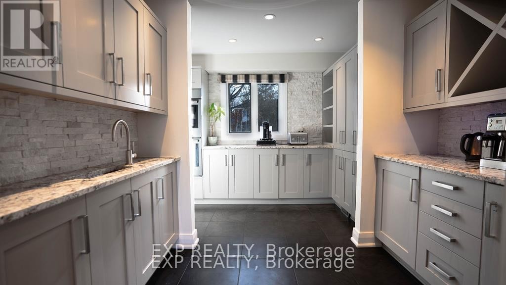 












17 CHESSWOOD COURT

,
Ottawa,




Ontario
K2E7E3

