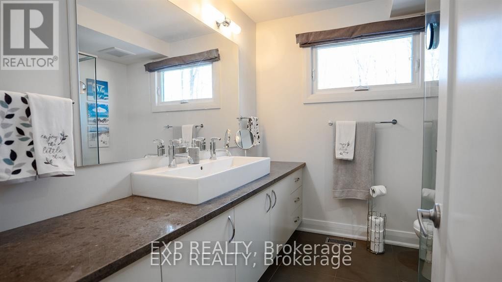 












17 CHESSWOOD COURT

,
Ottawa,




Ontario
K2E7E3

