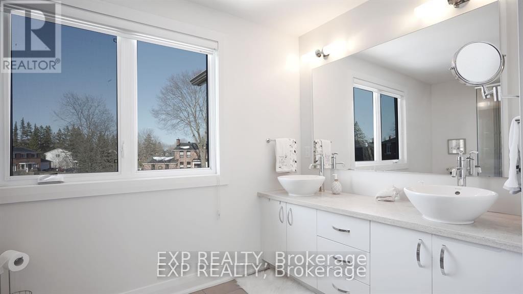












17 CHESSWOOD COURT

,
Ottawa,




Ontario
K2E7E3

