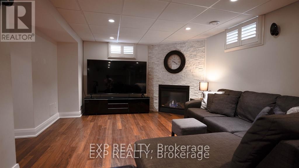 












17 CHESSWOOD COURT

,
Ottawa,




Ontario
K2E7E3

