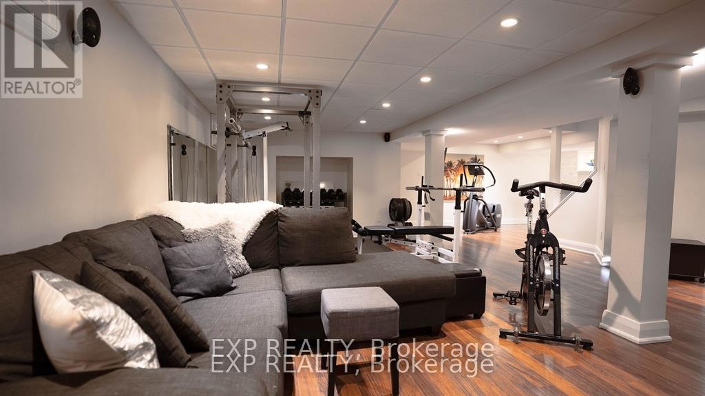 












17 CHESSWOOD COURT

,
Ottawa,




Ontario
K2E7E3

